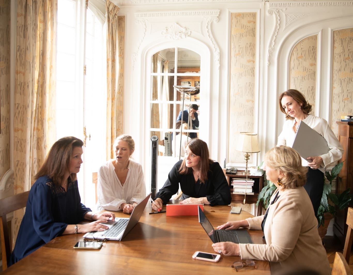 Notre métier depuis 1980 : conseiller les entreprises, recruter les talents.